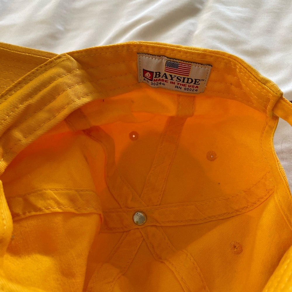 Golden yellow cap 🧢 - Picture 2 of 3
